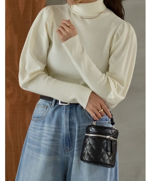 Re:EDIT（リエディ）の「[2023-24 WINTER COLLECTION]パフショルダー細リブタートルニットトップス（ニット/セーター・レディース・ベージュ/グリーン/アイボリー/チャコールグレー/ブルー/ホワイト×ブラック/ブラック/キャメル/レッド/パープル・LARGE/MEDIUM）」の13枚目の写真