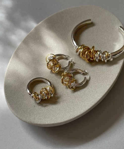 [LAPUIS/ラピュイ] COIL AROUND ピアス（ピアス（両耳用））｜LAPUIS（ラピュイ）