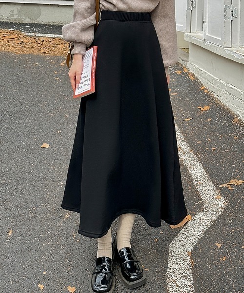 COCOMOMO（ココモモ）の「裏起毛フレアロングスカート（スカート・レディース・ネイビー/ブラウン/カーキ/ブラック・L/M）」の2枚目の写真