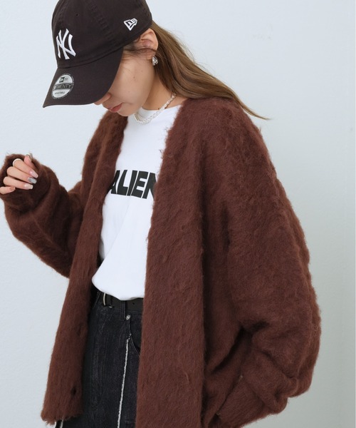 COLONY 2139（コロニートゥーワンスリーナイン）の「シャギーVネックビッグカーディガン（カーディガン/ボレロ・レディース・サンドベージュ/グレー/ブラウン/ネイビー/サックスブルー/ブラック/オフホワイト/レッド/ピンク/ブルー・FREE）」の5枚目の写真