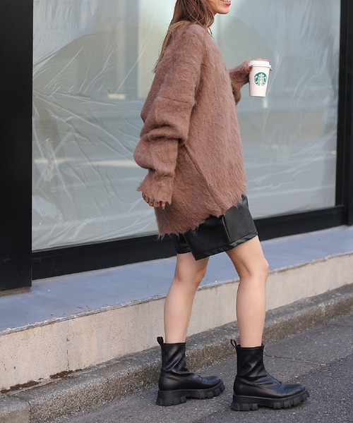 COLONY 2139（コロニートゥーワンスリーナイン）の「シャギーVネックビッグカーディガン（カーディガン/ボレロ・レディース・サンドベージュ/グレー/ブラウン/ネイビー/サックスブルー/ブラック/オフホワイト/レッド/ピンク/ブルー・FREE）」の16枚目の写真