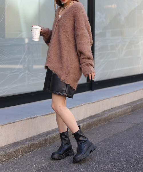 COLONY 2139（コロニートゥーワンスリーナイン）の「シャギーVネックビッグカーディガン（カーディガン/ボレロ・レディース・サンドベージュ/グレー/ブラウン/ネイビー/サックスブルー/ブラック/オフホワイト/レッド/ピンク/ブルー・FREE）」の14枚目の写真