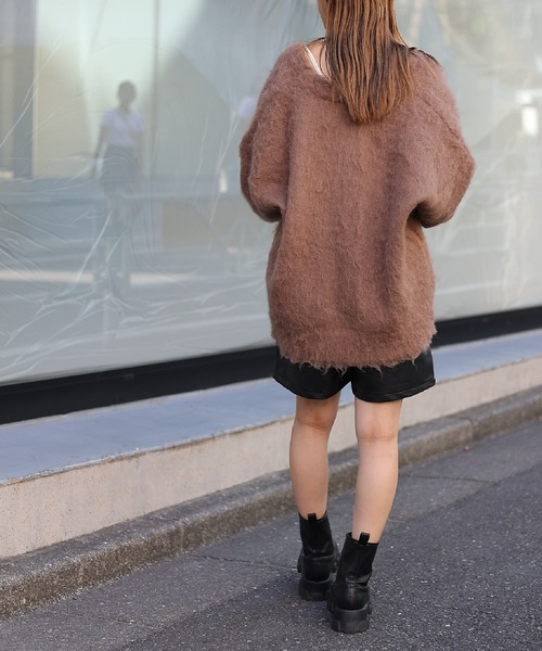 COLONY 2139（コロニートゥーワンスリーナイン）の「シャギーVネックビッグカーディガン（カーディガン/ボレロ・レディース・サンドベージュ/グレー/ブラウン/ネイビー/サックスブルー/ブラック/オフホワイト/レッド/ピンク/ブルー・FREE）」の15枚目の写真