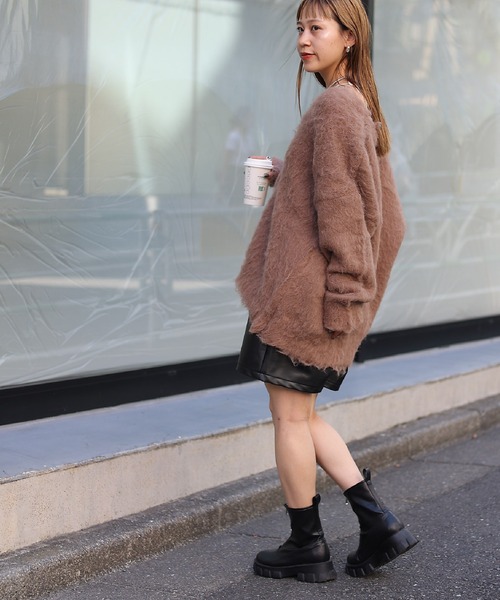 COLONY 2139（コロニートゥーワンスリーナイン）の「シャギーVネックビッグカーディガン（カーディガン/ボレロ・レディース・サンドベージュ/グレー/ブラウン/ネイビー/サックスブルー/ブラック/オフホワイト/レッド/ピンク/ブルー・FREE）」の17枚目の写真