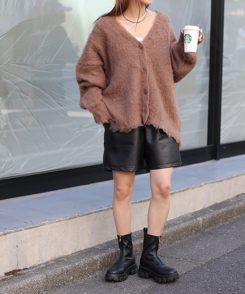 COLONY 2139（コロニートゥーワンスリーナイン）の「シャギーVネックビッグカーディガン（カーディガン/ボレロ・レディース・サンドベージュ/グレー/ブラウン/ネイビー/サックスブルー/ブラック/オフホワイト/レッド/ピンク/ブルー・FREE）」の13枚目の写真