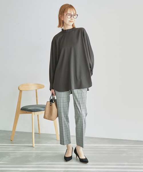 ROPE' PICNIC(ロペピクニック)の「フリルカラーチュニックブラウス(シャツ/ブラウス・レディース・チャコールグレー/オフホワイト/ベージュ系その他・38)」の4枚目の写真