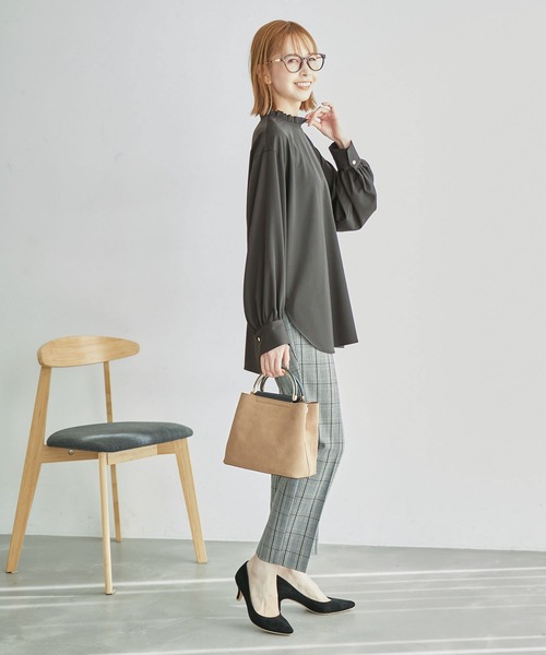 ROPE' PICNIC(ロペピクニック)の「フリルカラーチュニックブラウス(シャツ/ブラウス・レディース・チャコールグレー/オフホワイト/ベージュ系その他・38)」の5枚目の写真