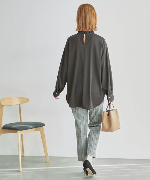 ROPE' PICNIC(ロペピクニック)の「フリルカラーチュニックブラウス(シャツ/ブラウス・レディース・チャコールグレー/オフホワイト/ベージュ系その他・38)」の6枚目の写真