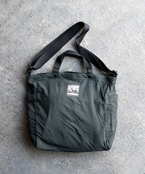 MT. RAINIER DESIGN（マウントレイニアデザイン）の「MT.RAINIER DESIGN パッカブルショルダートート バッグ 10L（ショルダーバッグ・メンズ・ブラック/キャメル・FREE）」の7枚目の写真