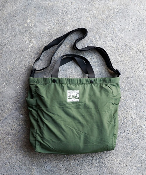 MT. RAINIER DESIGN（マウントレイニアデザイン）の「MT.RAINIER DESIGN パッカブルショルダートート バッグ 10L（ショルダーバッグ・メンズ・ブラック/キャメル・FREE）」の3枚目の写真