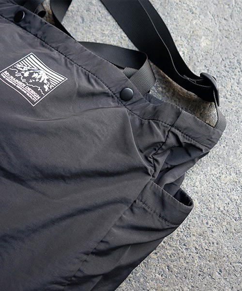 MT. RAINIER DESIGN（マウントレイニアデザイン）の「MT.RAINIER DESIGN パッカブルショルダートート バッグ 10L（ショルダーバッグ・メンズ・ブラック/キャメル・FREE）」の4枚目の写真