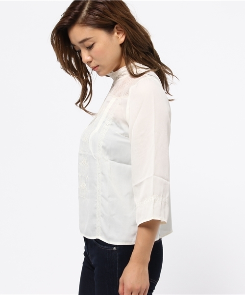 Chico（チコ）の「レース刺繍BL（シャツ/ブラウス・レディース・アイボリー/カーキ/ブラック・FREE）」の5枚目の写真