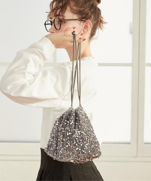 ANGIE（アンジー）の「スパンコール巾着バッグ（ハンドバッグ・レディース・ブラック/シルバー・FREE）」の5枚目の写真
