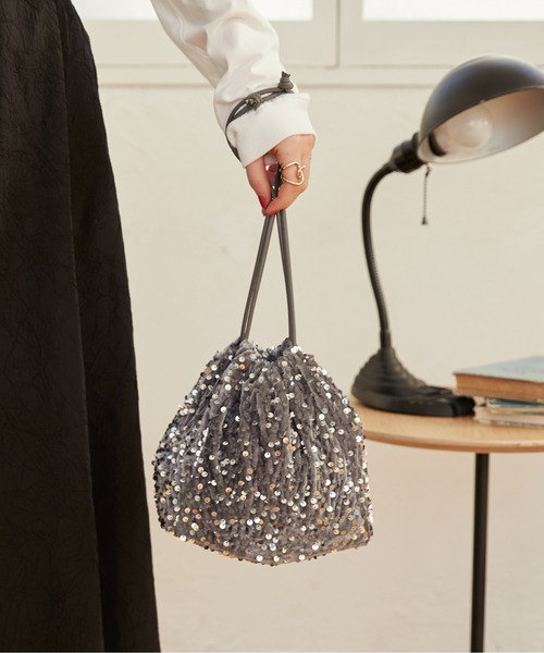ANGIE（アンジー）の「スパンコール巾着バッグ（ハンドバッグ・レディース・ブラック/シルバー・FREE）」の4枚目の写真