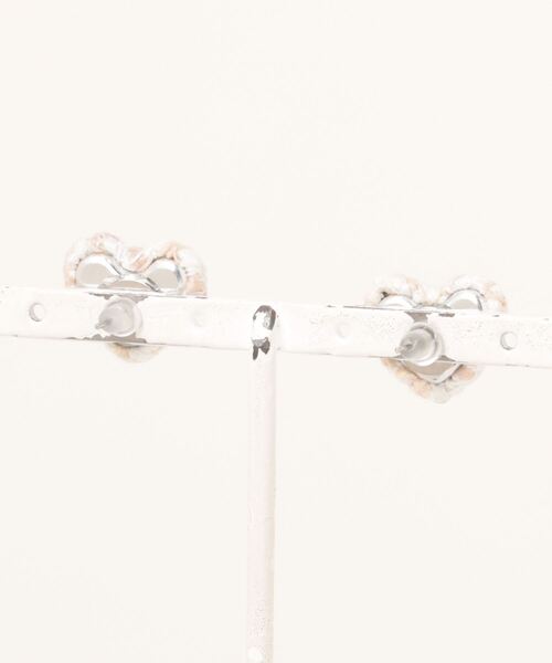tone（トーン）の「【Astyle】千鳥格子ハートピアス(MA)（ピアス（両耳用）・レディース・ベージュ・FREE）」の2枚目の写真