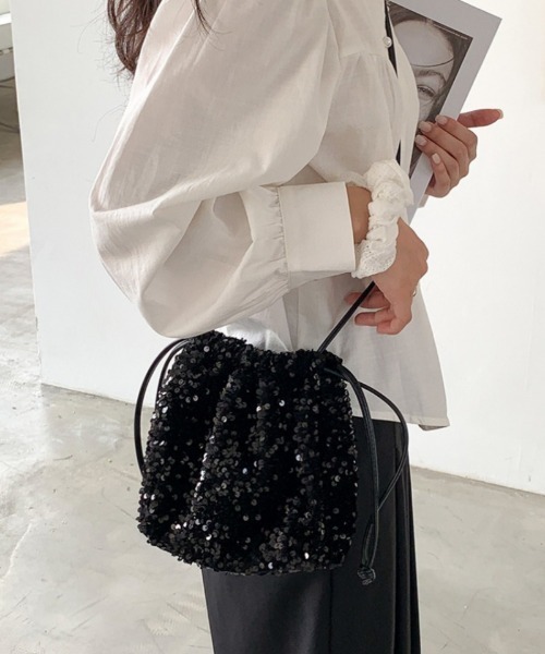 tood.(トード)の「【tood.】スパンコール 巾着ポシェット ショルダーバッグ(ショルダーバッグ・レディース・ブラック/マルチ/シルバー・FREE)」の13枚目の写真
