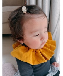 tone（トーン）の「【omusubii】くすみカラーのフリルスタイ/ベビースタイ / ビブ/よだれかけ(SU)（スタイ/よだれかけ）」