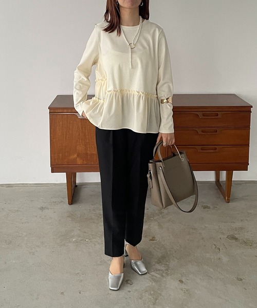 antic rag（アンティックラグ）の「シャーリングティアードペプラムプルオーバー（Tシャツ/カットソー・レディース・ホワイト/グレー/ブラック・FREE）」の4枚目の写真