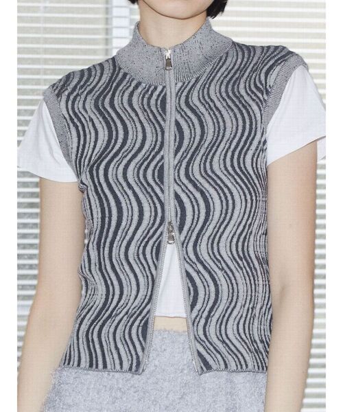 VEQUM（VEQUM）の「【VEQUM】WAVING HI NECK RIB TANKTOP（タンクトップ・レディース・グレー/ブラック/アイボリー/ブラウン・FREE）」の3枚目の写真