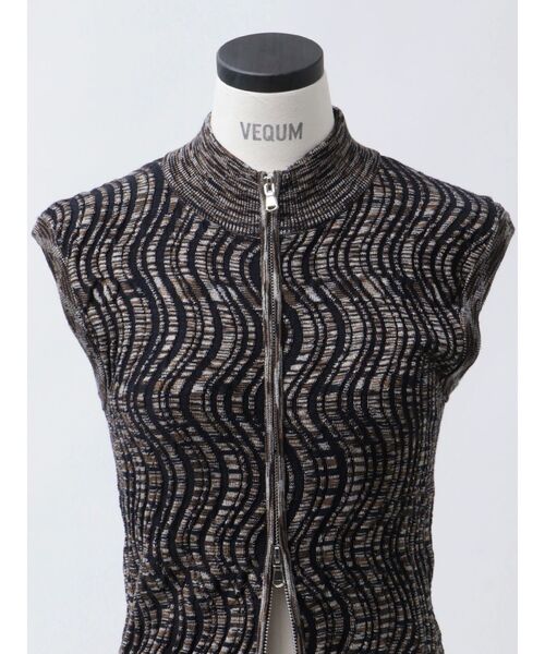 VEQUM（VEQUM）の「【VEQUM】WAVING HI NECK RIB TANKTOP（タンクトップ・レディース・グレー/ブラック/アイボリー/ブラウン・FREE）」の8枚目の写真