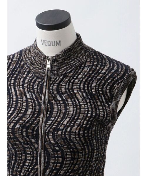 VEQUM（VEQUM）の「【VEQUM】WAVING HI NECK RIB TANKTOP（タンクトップ・レディース・グレー/ブラック/アイボリー/ブラウン・FREE）」の9枚目の写真
