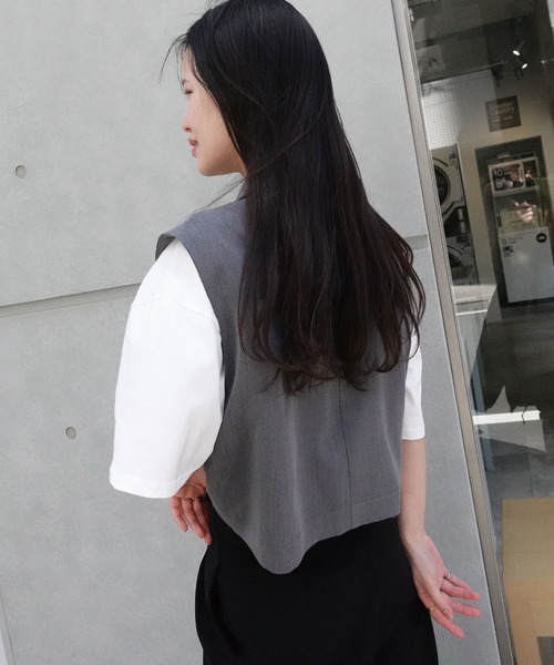 CORNERS（コーナーズ）の「クロップドベスト（ベスト・レディース・チャコールグレー/アイボリー/ブラック・M）」の6枚目の写真