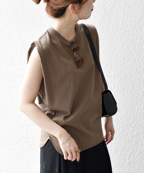 SHIPS any(シップス エニィ)の「SHIPS any:〈抗菌防臭/洗濯機可能〉USAコットン ラウンドヘム ノースリーブ TEE(Tシャツ/カットソー・レディース・ホワイト/ブラック/ブラウン/オレンジ/オリーブ/ピンク・ONE SIZE)」の4枚目の写真