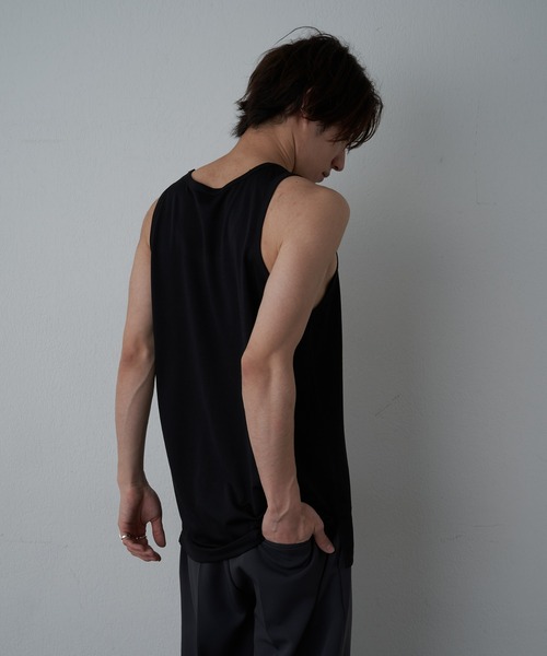 COLONY 2139（コロニートゥーワンスリーナイン）の「G.Y.M スポーティーポンチロングタンク（タンクトップ・メンズ・ホワイト/ブラック・LARGE/MEDIUM）」の10枚目の写真