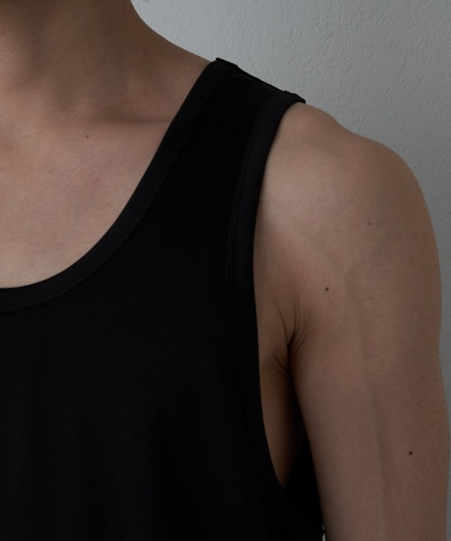 COLONY 2139（コロニートゥーワンスリーナイン）の「G.Y.M スポーティーポンチロングタンク（タンクトップ・メンズ・ホワイト/ブラック・LARGE/MEDIUM）」の22枚目の写真