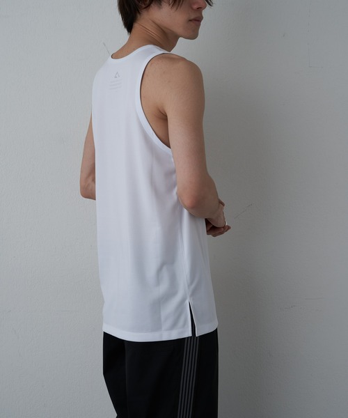 COLONY 2139（コロニートゥーワンスリーナイン）の「G.Y.M スポーティーポンチロングタンク（タンクトップ・メンズ・ホワイト/ブラック・LARGE/MEDIUM）」の6枚目の写真