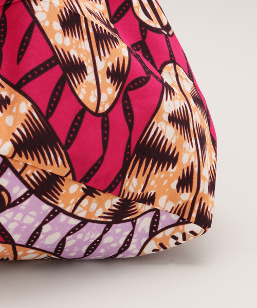 B.C STOCK（ベーセーストック）の「AFRICAN SQUARE/アフリカンスクエア 別注 パーニュアヅマブクロ（ハンドバッグ・レディース・レッド/ピンク/ブルー/グリーン・FREE）」の12枚目の写真