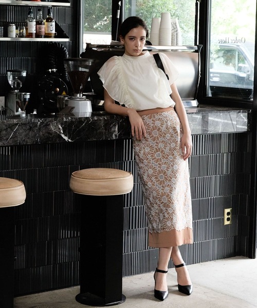 Andemiu（アンデミュウ）の「シアーラッフルスタンドブラウス136089（シャツ/ブラウス・レディース・オレンジ/ブラック/オフホワイト・FREE）」の18枚目の写真