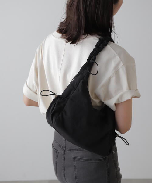 FREE'S MART（フリーズマート）の「◆サイドドロストポケットバッグ（ハンドバッグ・レディース・ブラック/ブルー・ﾌﾘ-）」の2枚目の写真