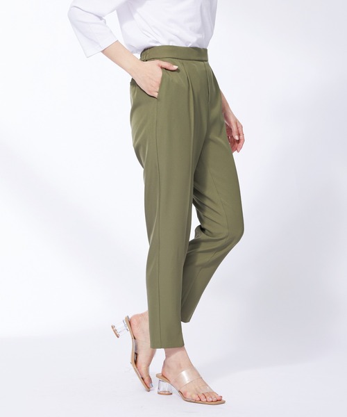 BELLUNA PLUS（ベルーナ）の「サラサラ美脚テーパードパンツ６５丈（その他パンツ・レディース・ピンク/ブラック/ブルー/ブルーグリーン/アイボリー/グリーン/チャコール/コーラル/ネイビー/ローズ/オリーブ・SMALL/LARGE/MEDIUM/X-LARGE）」の19枚目の写真