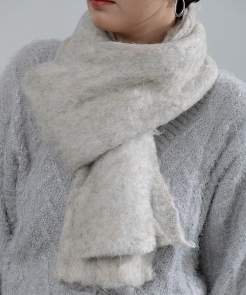 AMERICAN RAG CIE（アメリカンラグシー）の「【ARC】ブラッシュドニットマフラー（マフラー・レディース・オフホワイト/グレー/ベージュ/チャコール・FREE）」の4枚目の写真