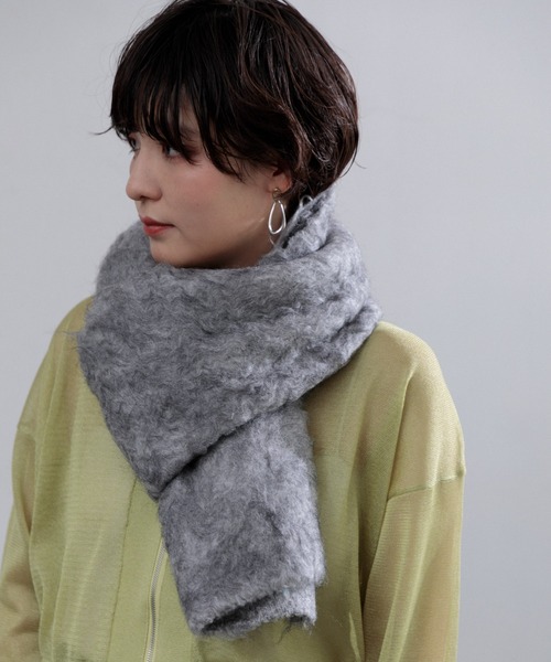 AMERICAN RAG CIE（アメリカンラグシー）の「【ARC】ブラッシュドニットマフラー（マフラー・レディース・オフホワイト/グレー/ベージュ/チャコール・FREE）」の3枚目の写真