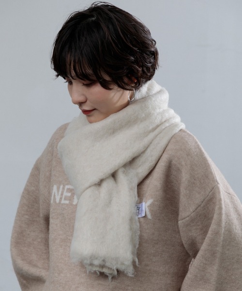AMERICAN RAG CIE（アメリカンラグシー）の「【ARC】ブラッシュドニットマフラー（マフラー・レディース・オフホワイト/グレー/ベージュ/チャコール・FREE）」の2枚目の写真