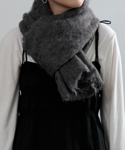 AMERICAN RAG CIE（アメリカンラグシー）の「【ARC】ブラッシュドニットマフラー（マフラー・レディース・オフホワイト/グレー/ベージュ/チャコール・FREE）」の13枚目の写真