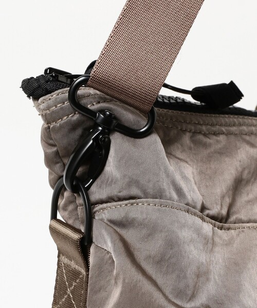 C.P. COMPANY(シーピーカンパニー)の「C.P. Company / Nylon B Tote Bag(ショルダーバッグ・メンズ・ブラック/ブラウン系その他4・ONE SIZE)」の17枚目の写真