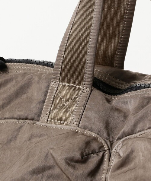 C.P. COMPANY(シーピーカンパニー)の「C.P. Company / Nylon B Tote Bag(ショルダーバッグ・メンズ・ブラック/ブラウン系その他4・ONE SIZE)」の18枚目の写真