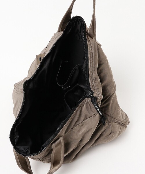 C.P. COMPANY(シーピーカンパニー)の「C.P. Company / Nylon B Tote Bag(ショルダーバッグ・メンズ・ブラック/ブラウン系その他4・ONE SIZE)」の12枚目の写真