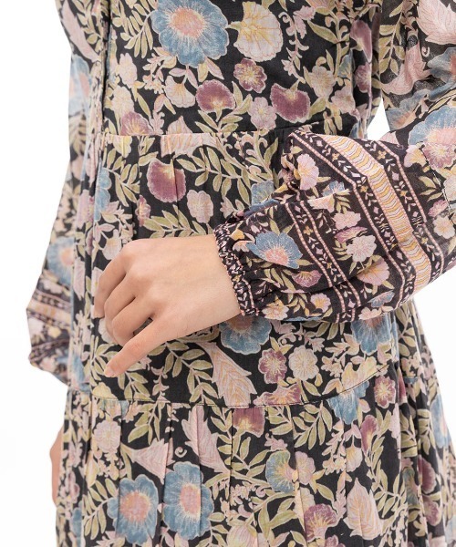 BILLABONG(ビラボン)の「BILLABONG レディース ADORE YOU MAXI ワンピース 【2024年秋冬モデル】/ビラボン総柄ワンピース(ワンピース・レディース・スミクロ・SMALL)」の5枚目の写真