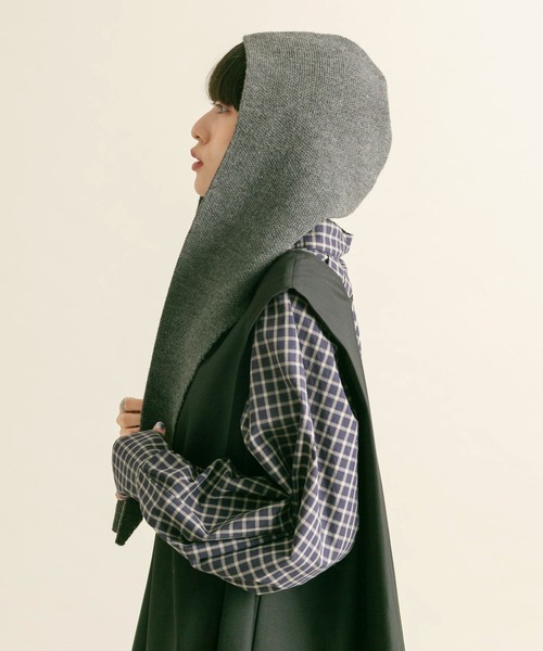 KBF（ケイビーエフ）の「フードマフラー（マフラー・レディース・ボルドー/グレー・ONE）」の2枚目の写真