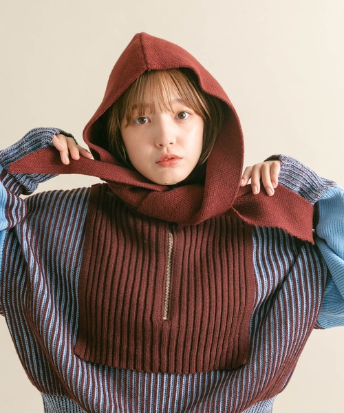 KBF（ケイビーエフ）の「フードマフラー（マフラー・レディース・ボルドー/グレー・ONE）」の4枚目の写真