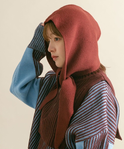 KBF（ケイビーエフ）の「フードマフラー（マフラー・レディース・ボルドー/グレー・ONE）」の5枚目の写真