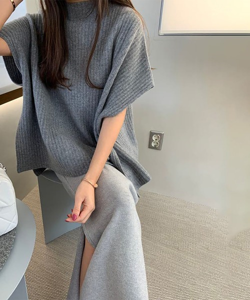 Doula Doula（ドゥーラドゥーラ）の「サイドスリットポンチョニットベスト（ベスト・レディース・キャメル/ブラック/グレー・FREE）」の4枚目の写真