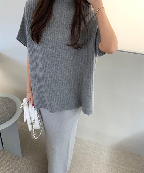 Doula Doula（ドゥーラドゥーラ）の「サイドスリットポンチョニットベスト（ベスト・レディース・キャメル/ブラック/グレー・FREE）」の5枚目の写真