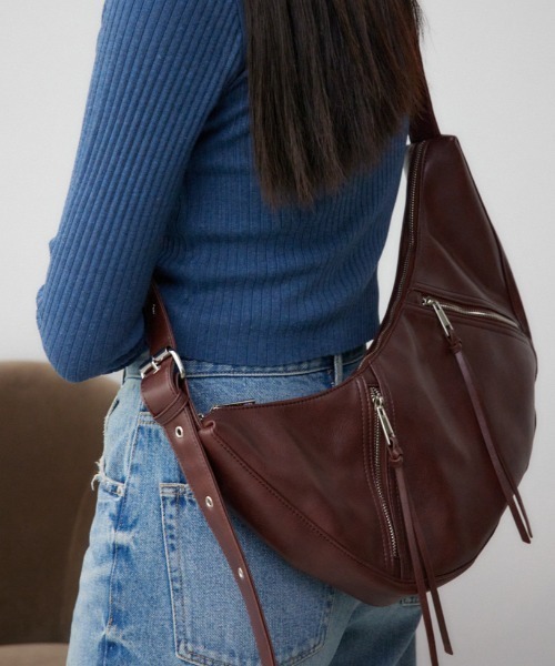 AZUL by moussy(アズールバイマウジー)の「ジップデザインクロスボディバッグ(ボディバッグ/ウエストポーチ・レディース・ブラック/ブラウン・FREE)」の22枚目の写真