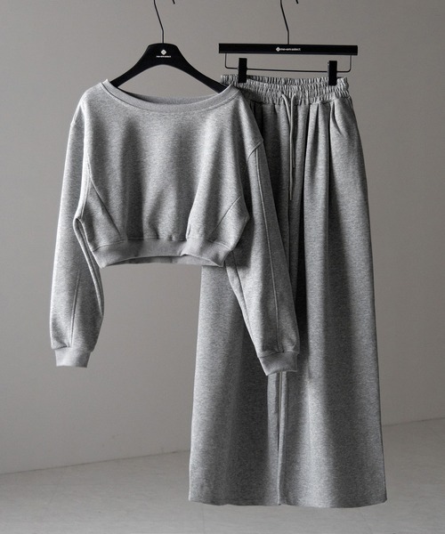 me+em select（ミームセレクト）の「【 セットアップ 】ワンショルダーショートスウェットトップス ＋ タックワイドパンツ SET ／ off shoulder short sweat tops & tack wide pants SET（セットアップ・レディース・グレー/ブラック・FREE）」の4枚目の写真
