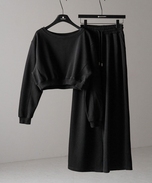 me+em select（ミームセレクト）の「【 セットアップ 】ワンショルダーショートスウェットトップス ＋ タックワイドパンツ SET ／ off shoulder short sweat tops & tack wide pants SET（セットアップ・レディース・グレー/ブラック・FREE）」の5枚目の写真
